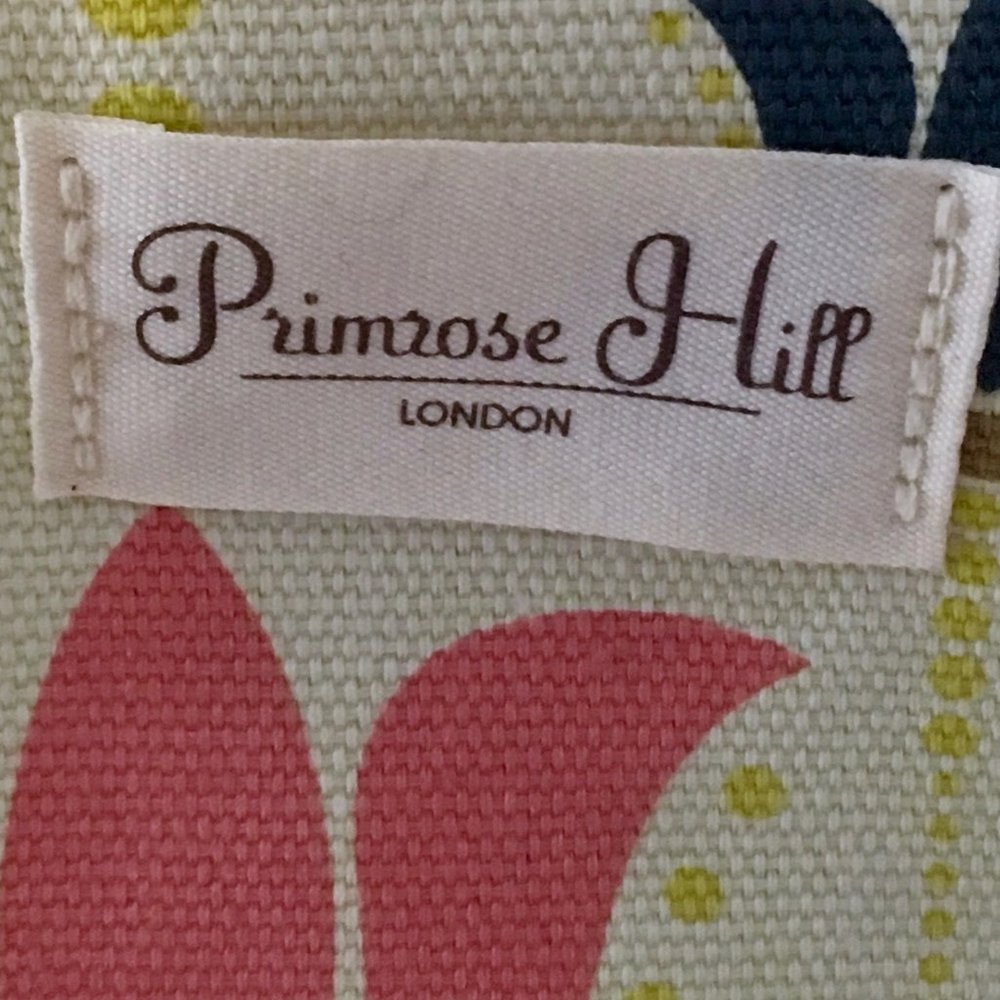 NWOT fabric floral flat-bottom cosmetic case